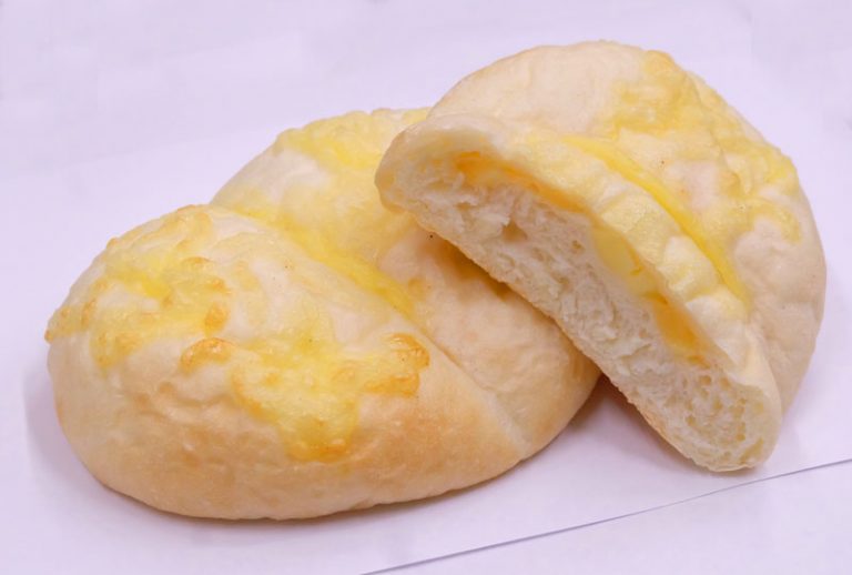 ハイジの白パンinたっぷりチーズ_800×540 - ブーランジェリー・ボヌール 三軒茶屋のこだわりパン屋さん